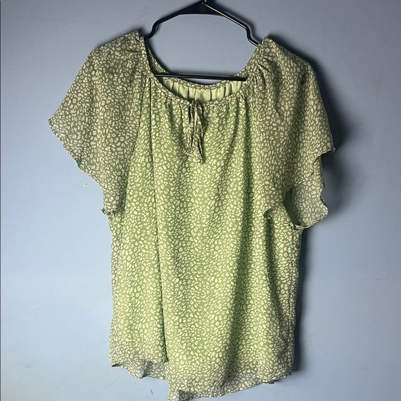 Green Patterned Women's Top - Picture 1 of 1